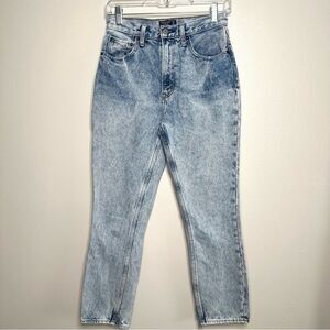 Abercrombie & Fitch Size 25 High Rise Mom Jean Light Wash Denim
